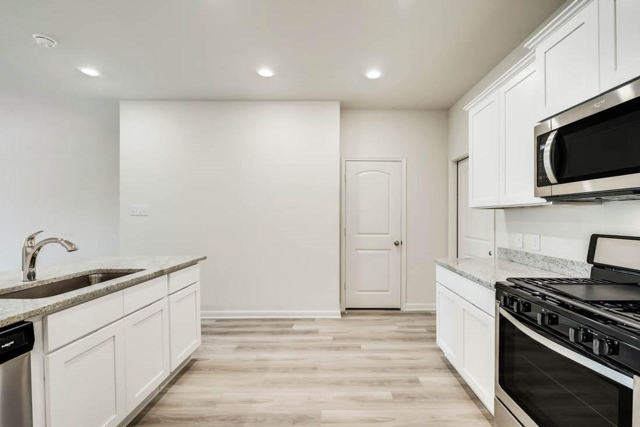 1226 Parker Dr - Photo 3 of 41