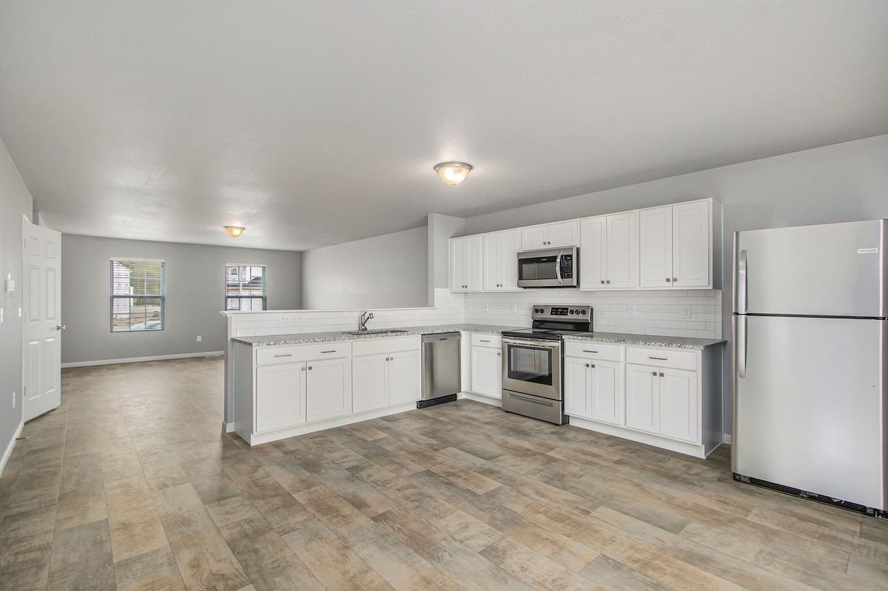 8315 W Sturtevant Ave - Photo 3 of 16