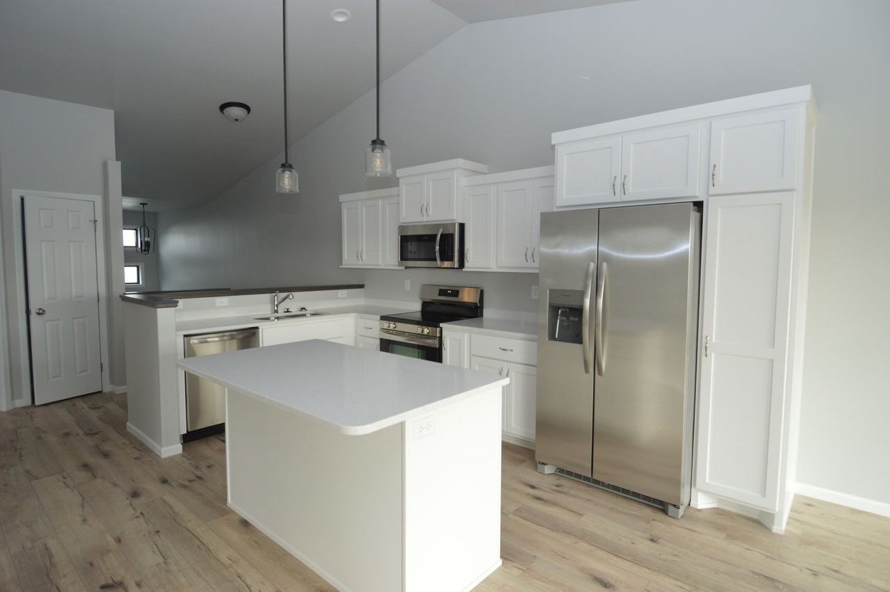 1452 69th Ave S - Photo 4 of 19