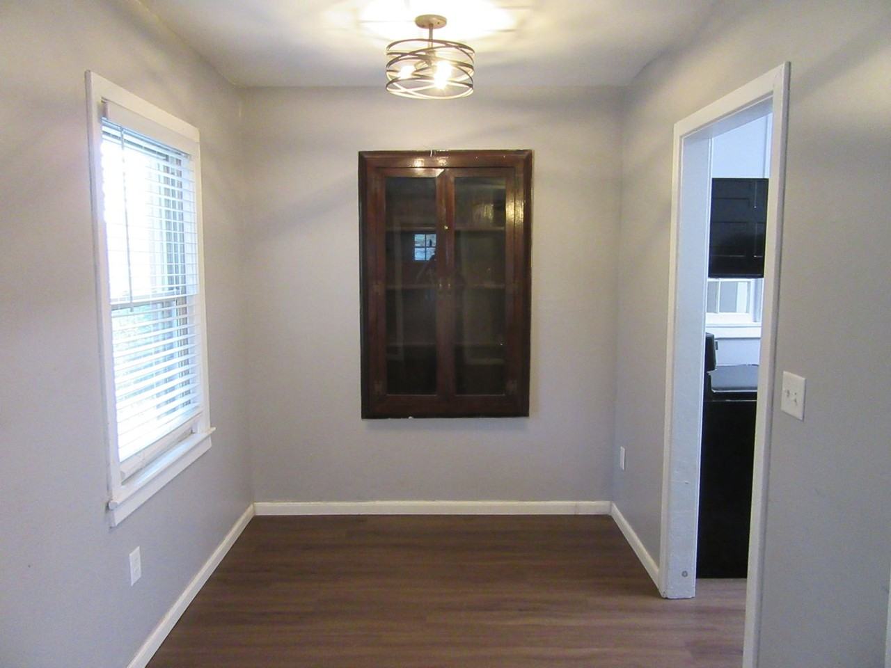 1114 Fairland Ave - Photo 4 of 19