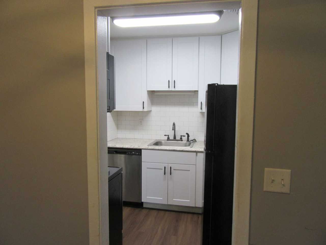 1114 Fairland Ave - Photo 6 of 19