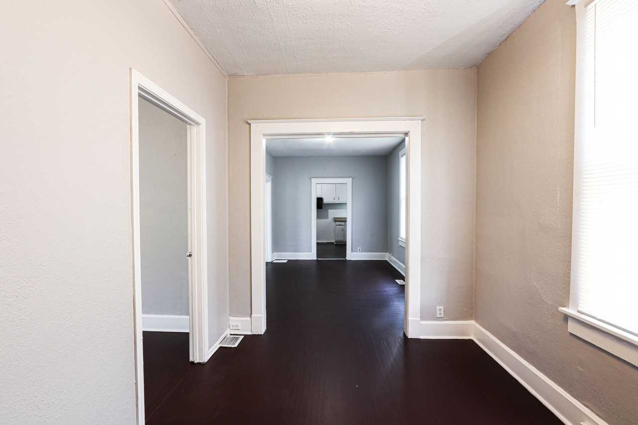 1163 S Bedford Ave - Photo 3 of 13