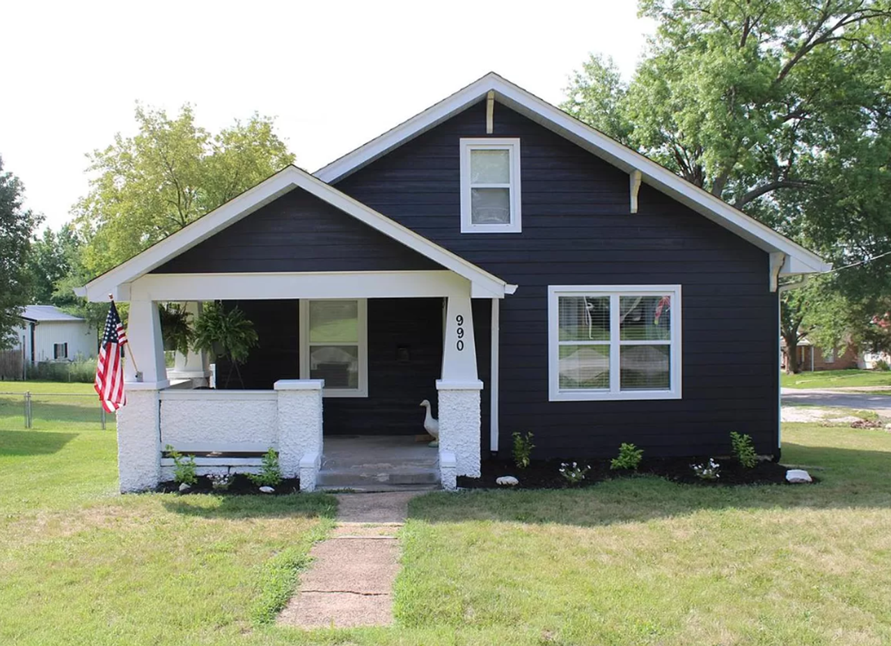 990 W Cherry St - Photo 2 of 12