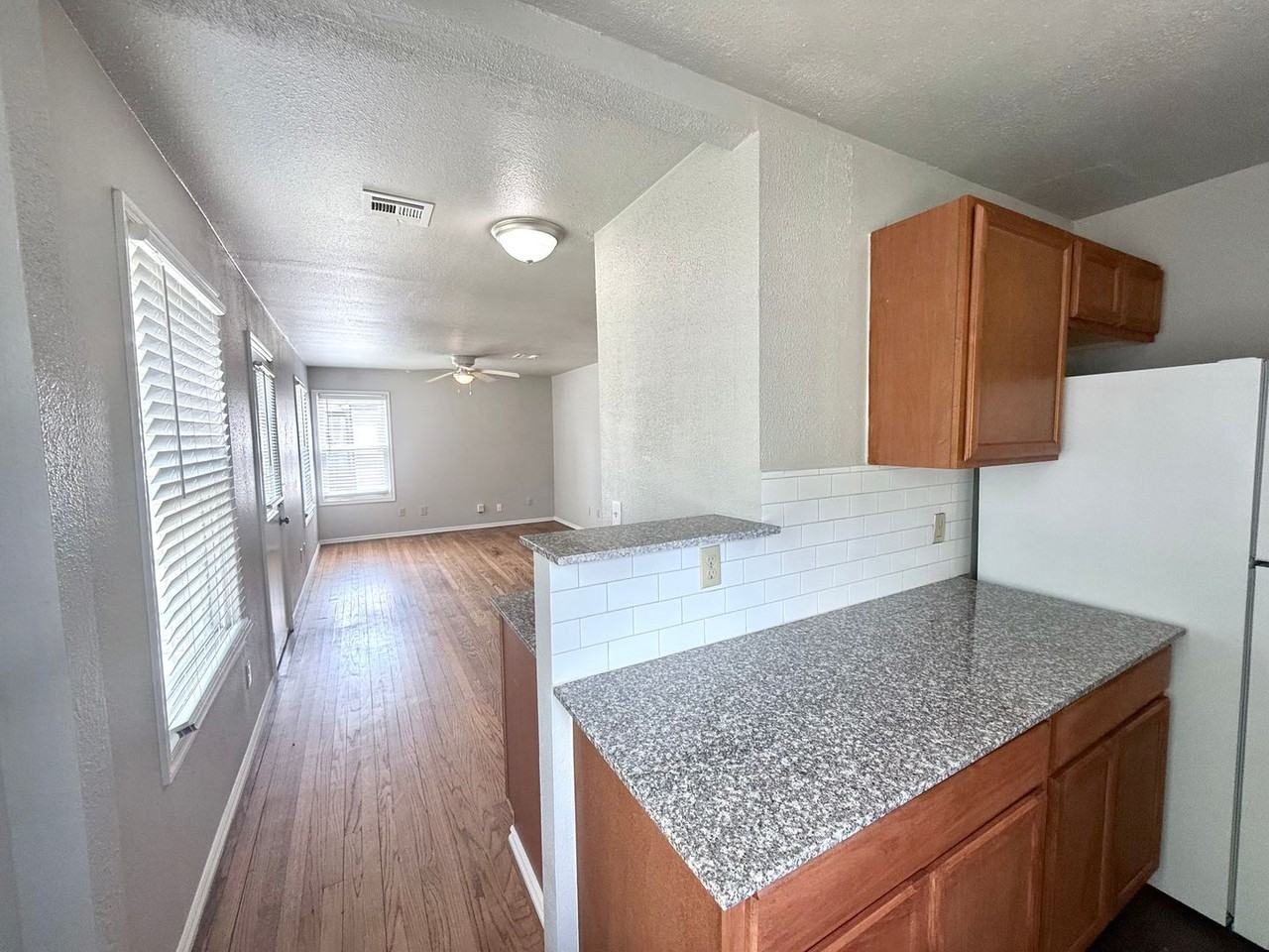 3208 Nw 33rd St - Photo 4 of 11