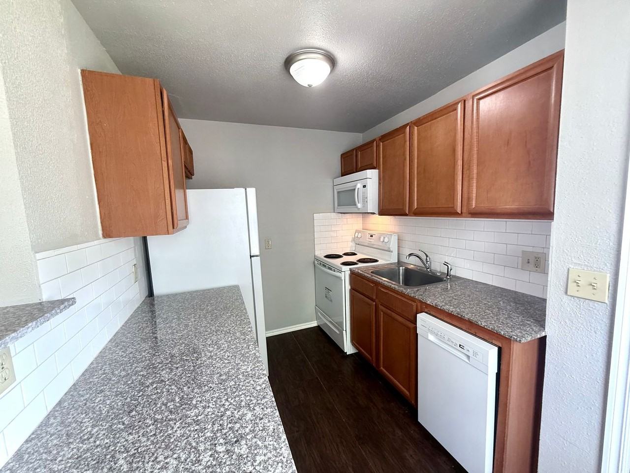 3208 Nw 33rd St - Photo 5 of 11