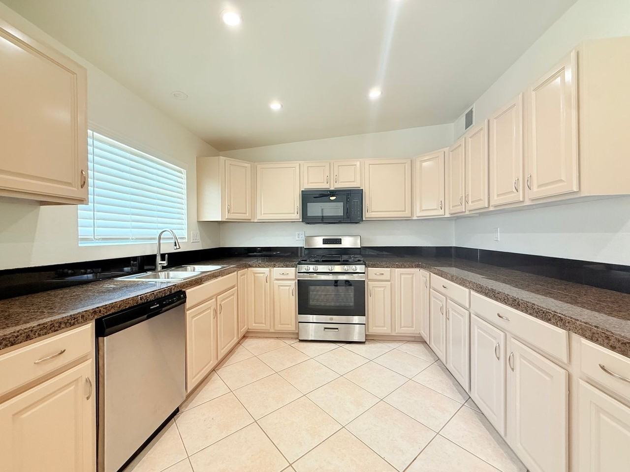 44458 San Juan Ave - Photo 5 of 29