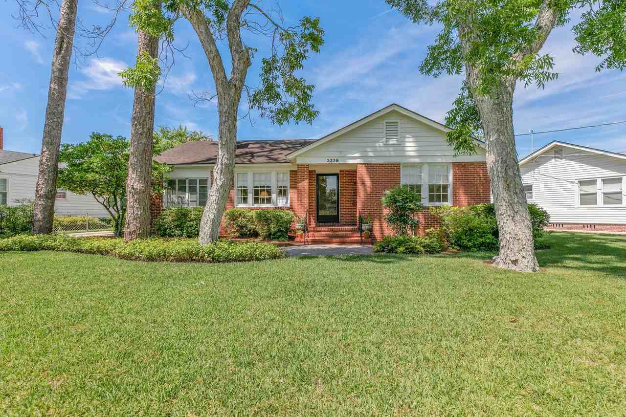 2238 Southampton Rd - Photo 3 of 49