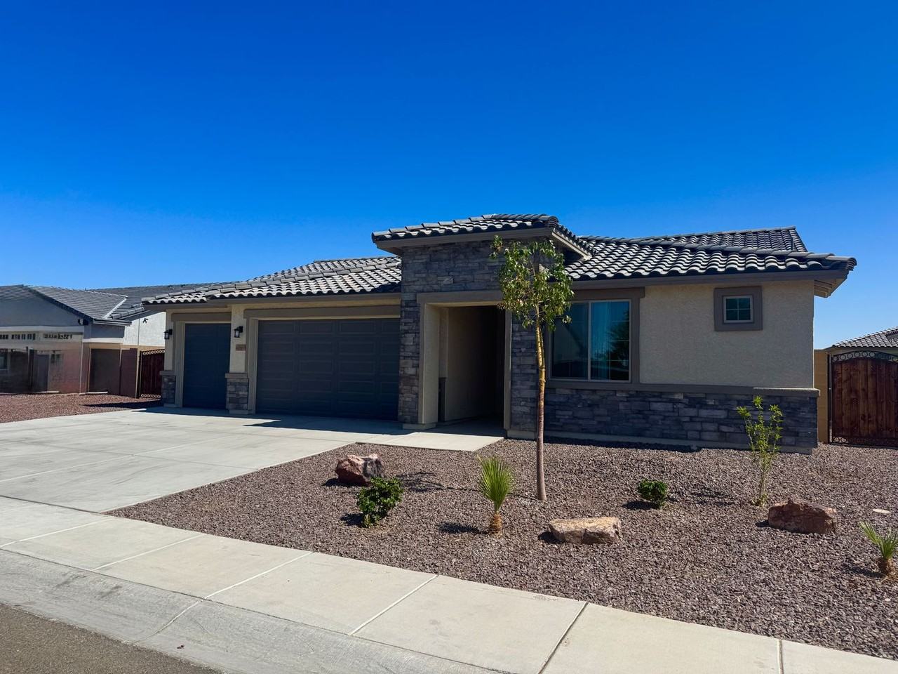 11865 E 24th Pl - Photo 2 of 40