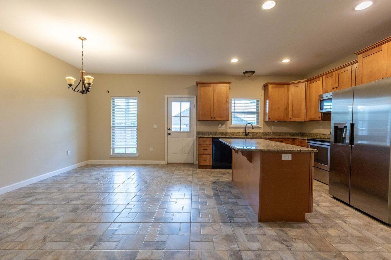 19897 River Mill Dr - Photo 5 of 17