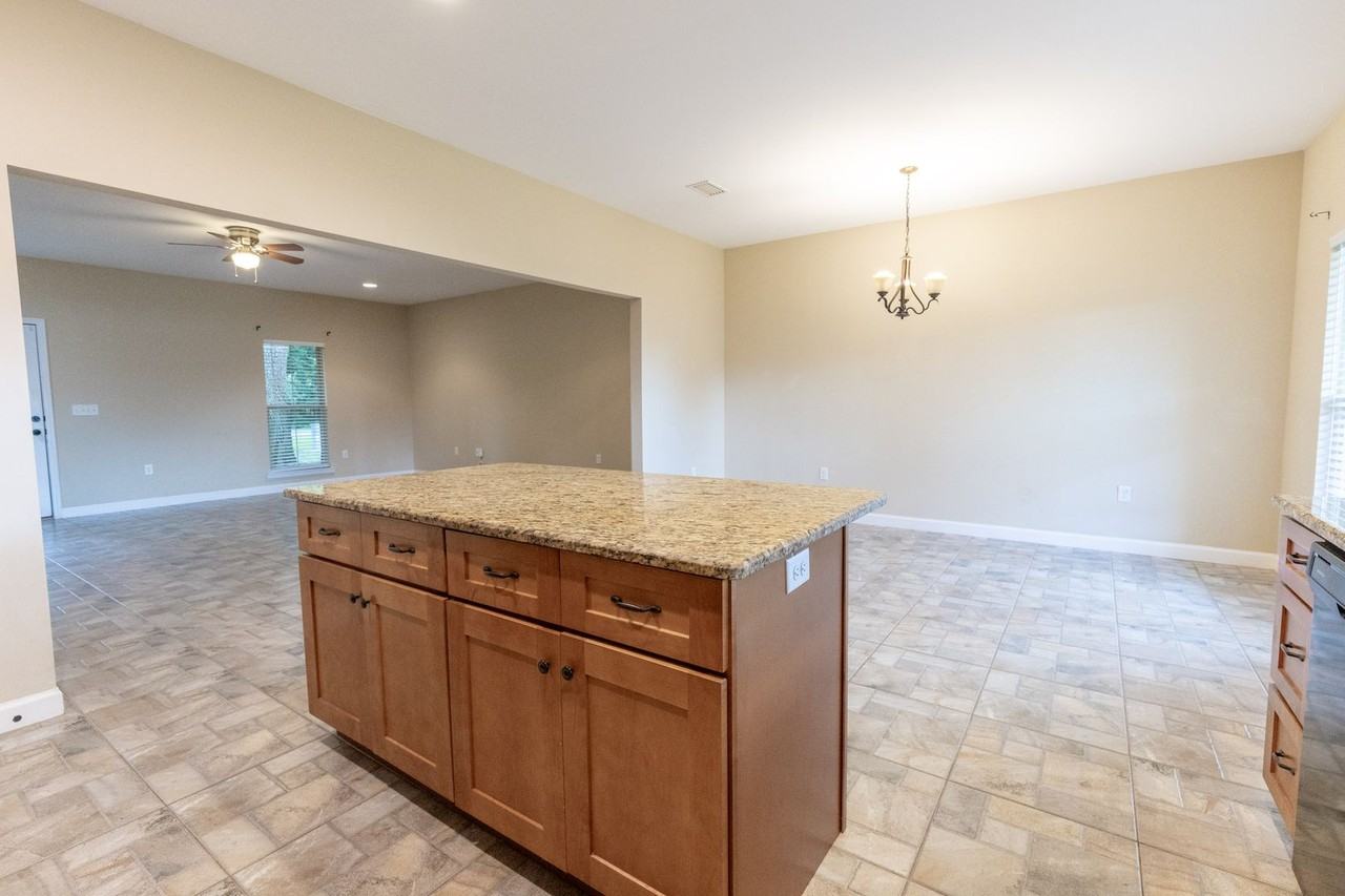 19897 River Mill Dr - Photo 7 of 17