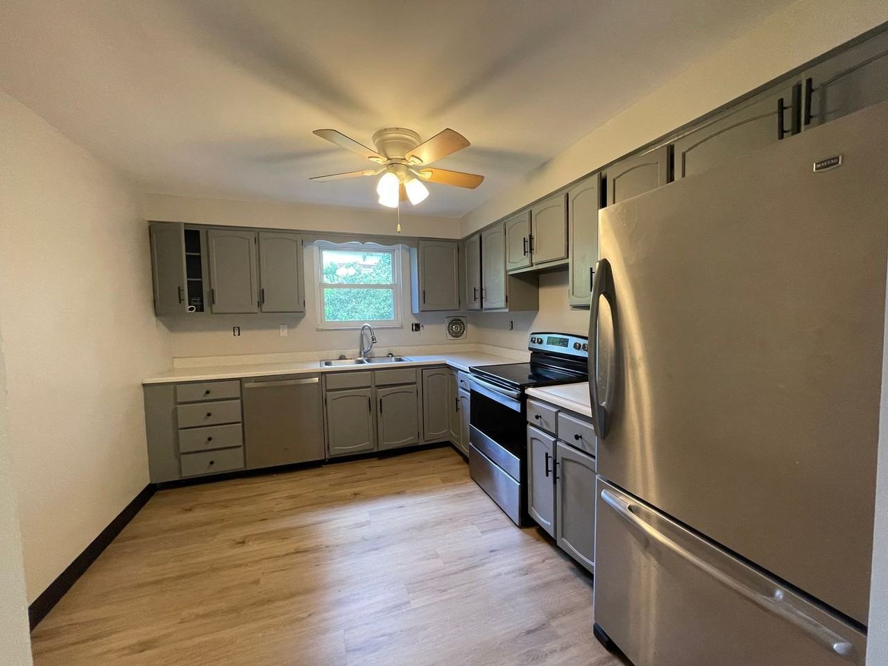 112 Woodlawn Ave - Photo 2 of 18