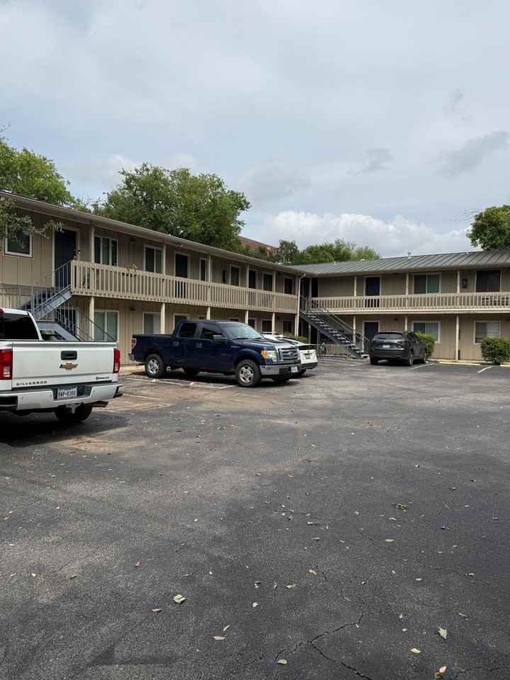 4209 Burnet Rd - Photo 5 of 29