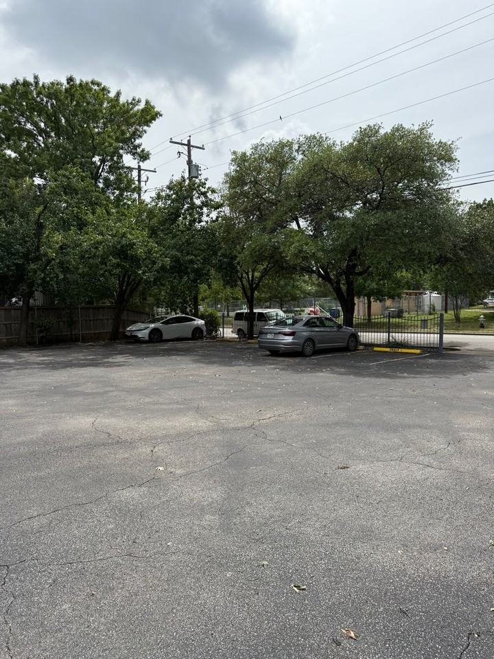 4209 Burnet Rd - Photo 6 of 29