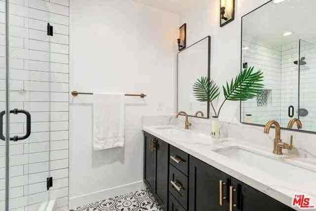 10801 Galvin St - Photo 3 of 8