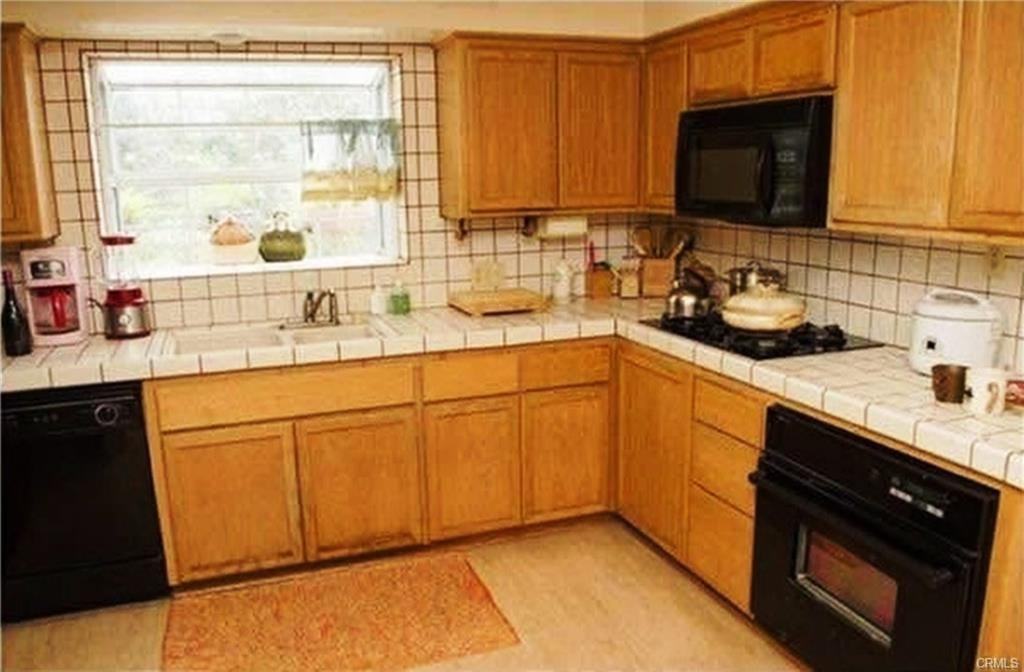 3585 Shadow Grove Rd - Photo 3 of 8