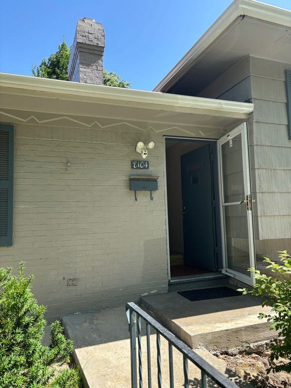 8104 Oakland Ave - Photo 2 of 14