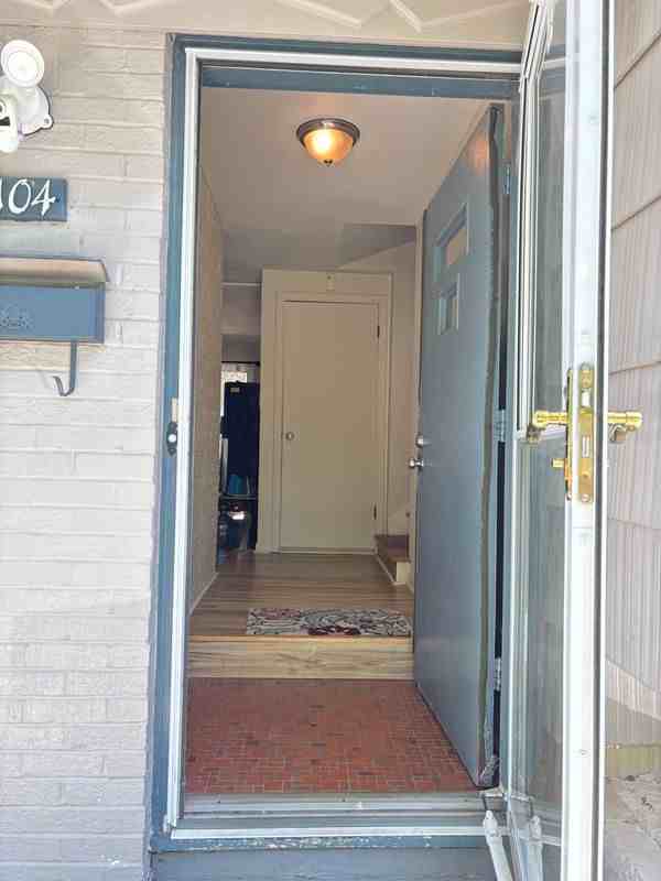 8104 Oakland Ave - Photo 3 of 14