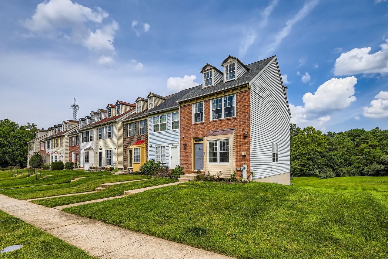 2401 Kevsway Ct - Photo 2 of 27