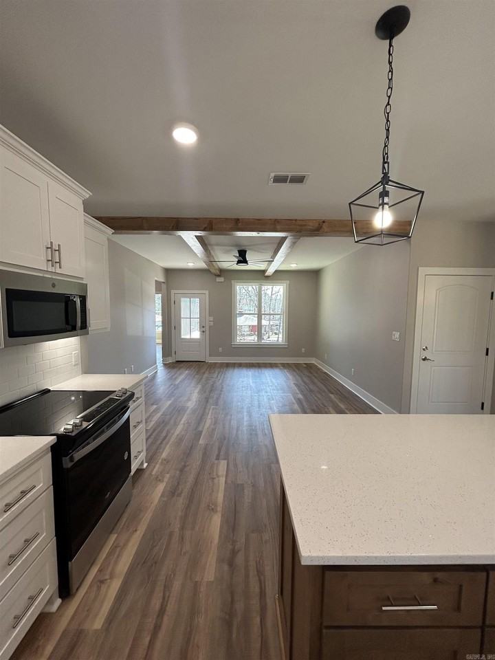 210 Diamondhead Dr - Photo 4 of 16