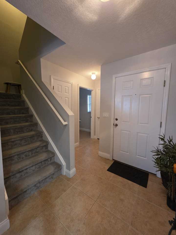 1585 Par Ct - Photo 2 of 10