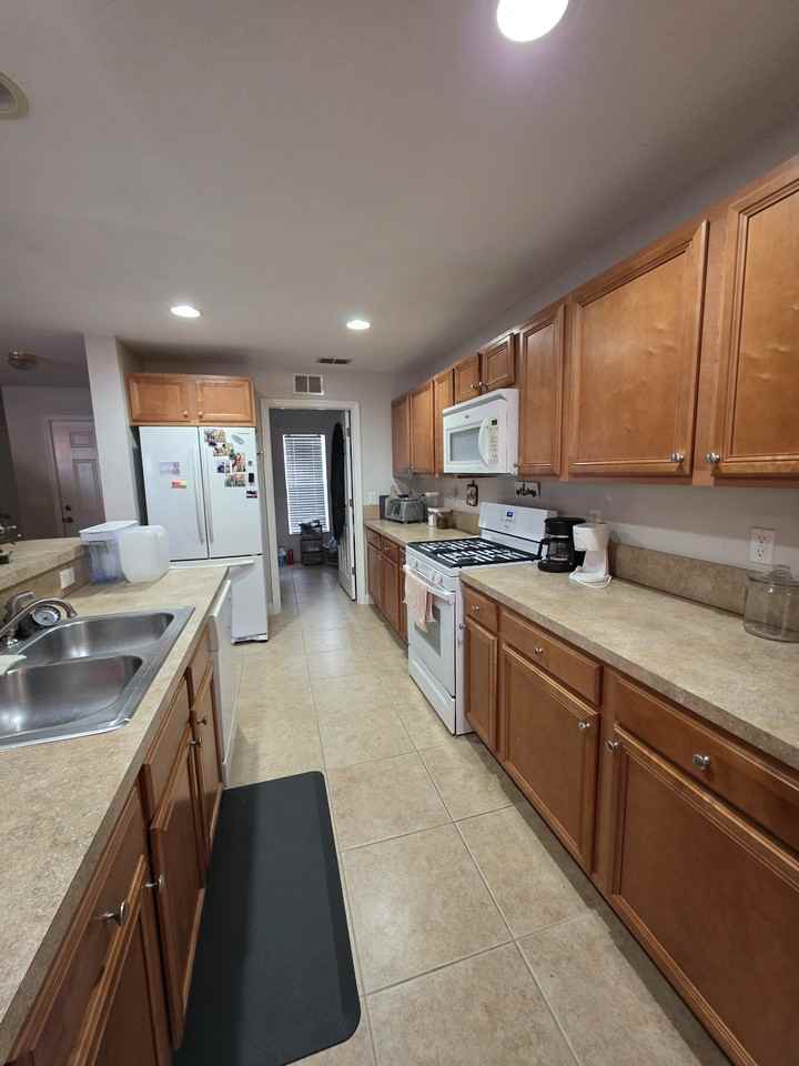 1585 Par Ct - Photo 5 of 10