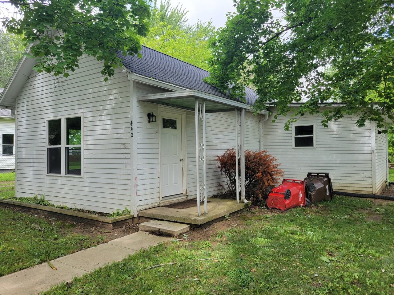 440 Edwards St - Photo 2 of 17