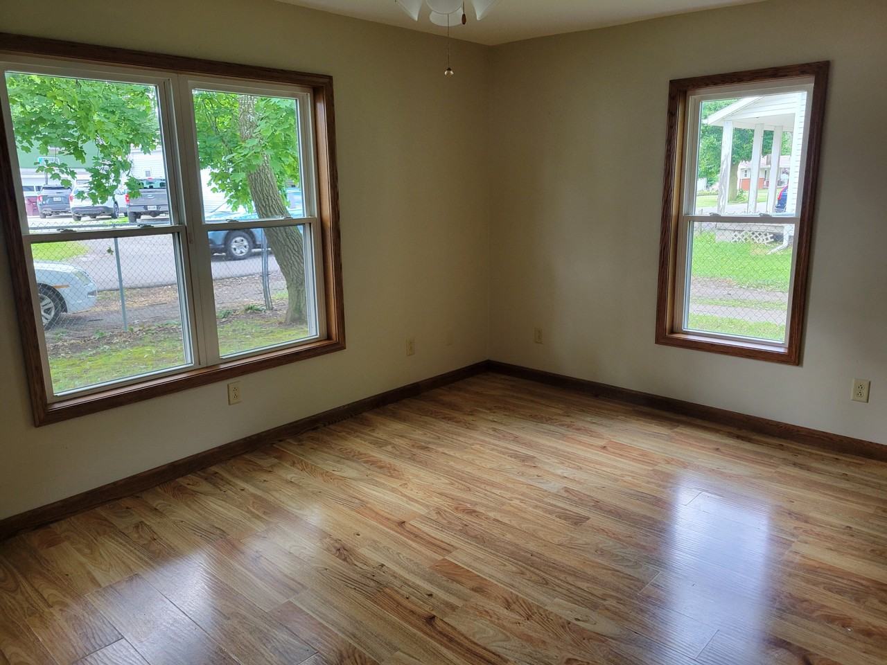 440 Edwards St - Photo 6 of 17