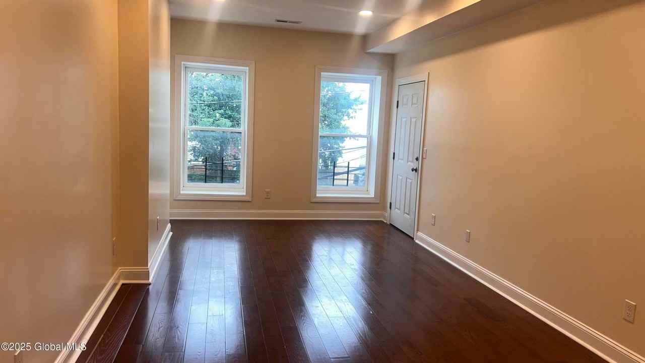 15 Delaware St - Photo 4 of 13