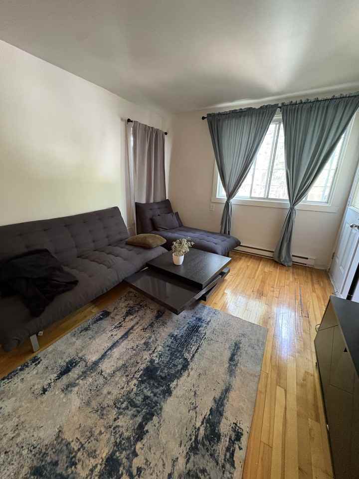 2850 Avenue Barclay - Photo 3 of 6