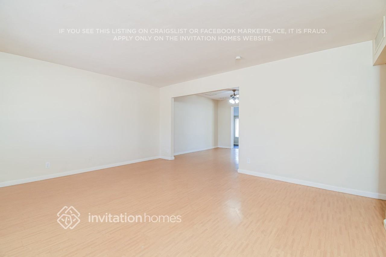 1015 W 19th St - Photo 3 of 17