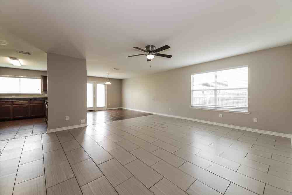 2033 Pine Knot Dr - Photo 3 of 16