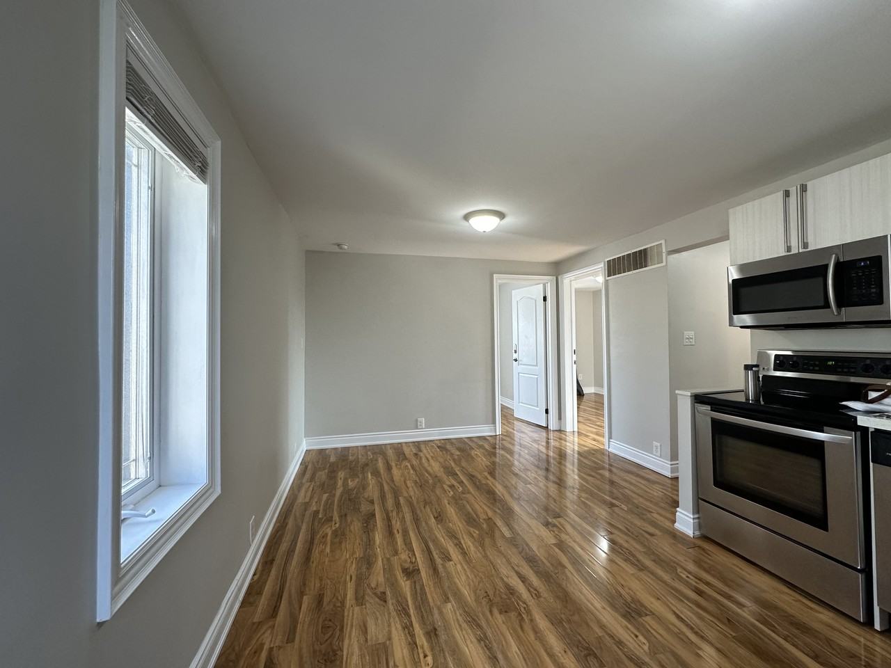 899 Lakeshore Road East - Photo 3 of 19