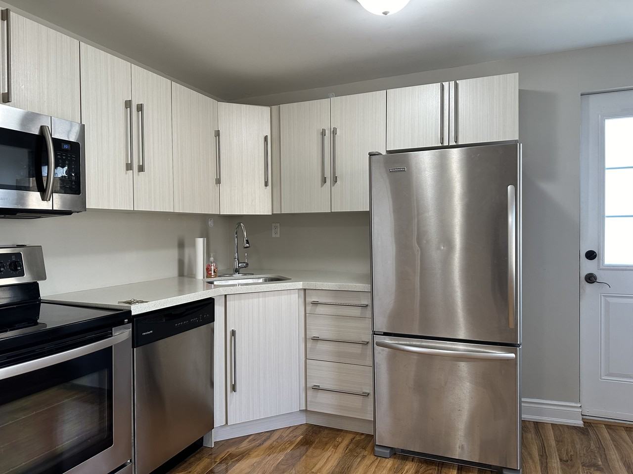 899 Lakeshore Road East - Photo 2 of 19