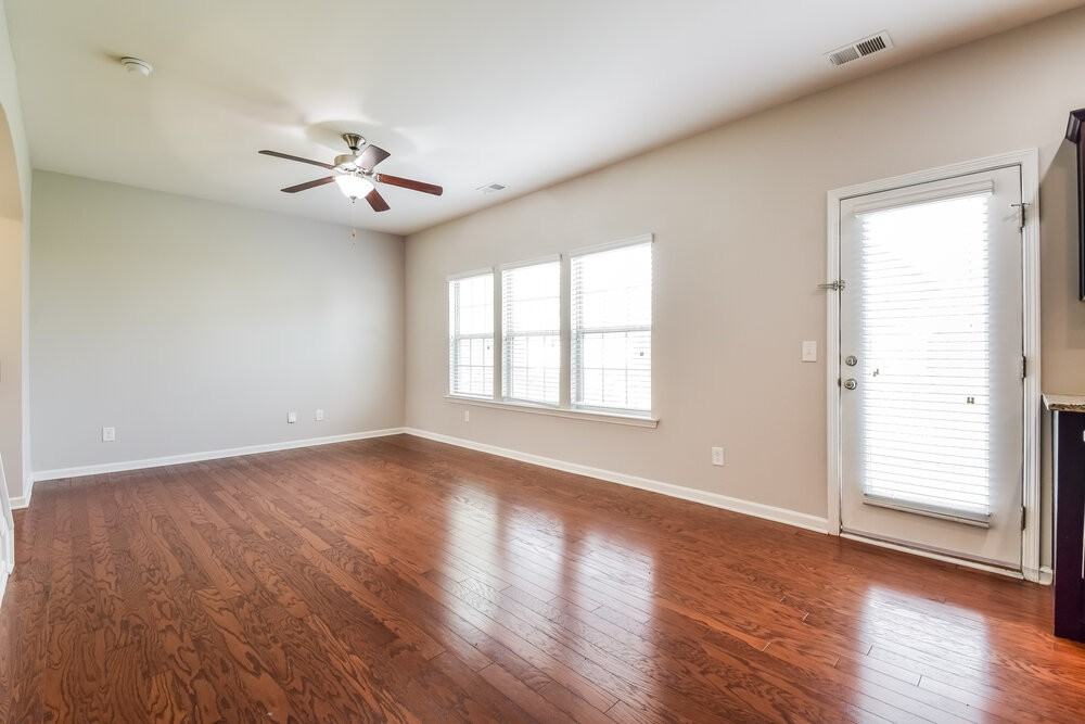 111 Howard Ave Nw - Photo 4 of 17