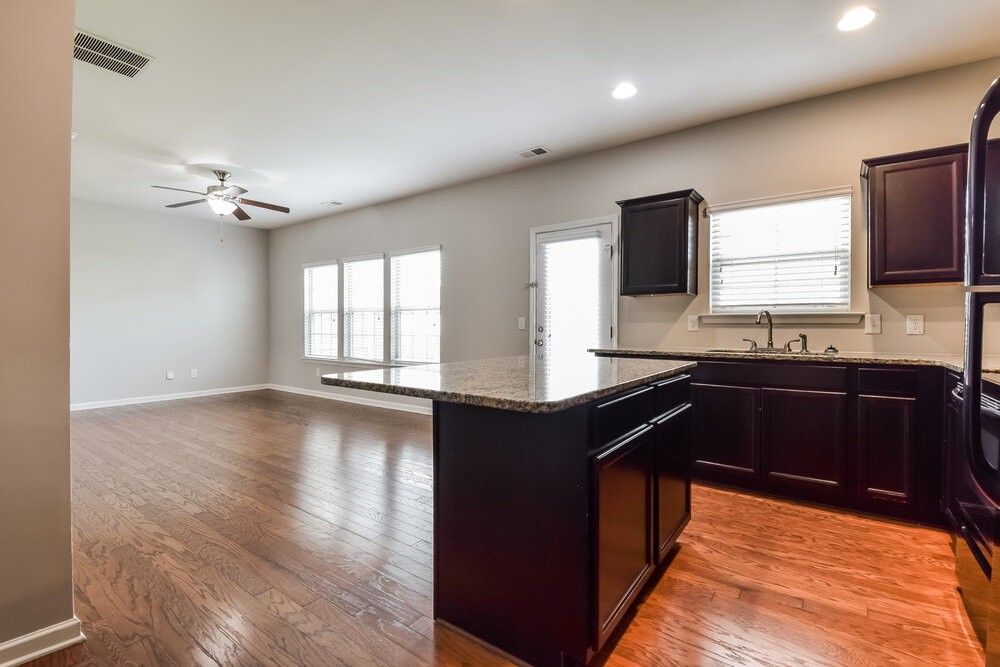 111 Howard Ave Nw - Photo 6 of 17