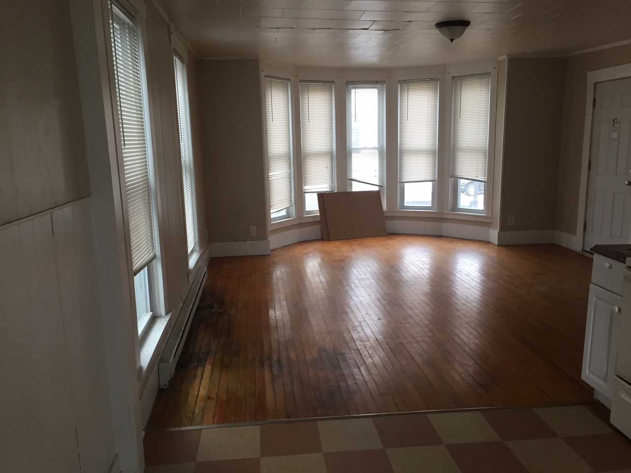 585 Main St - Photo 2 of 4