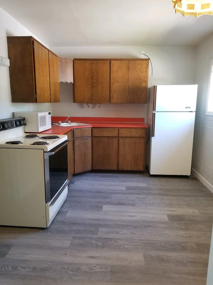179 129th St E - Photo 3 of 4