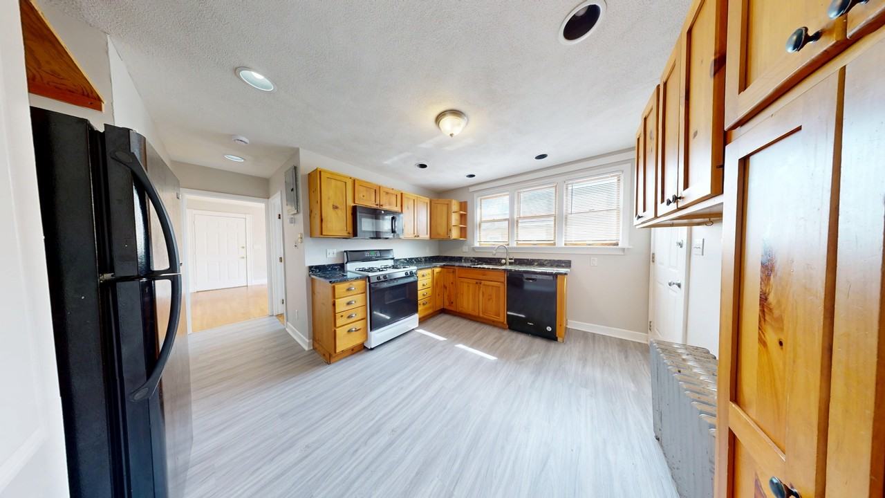 3899 Washington Street - Photo 2 of 10