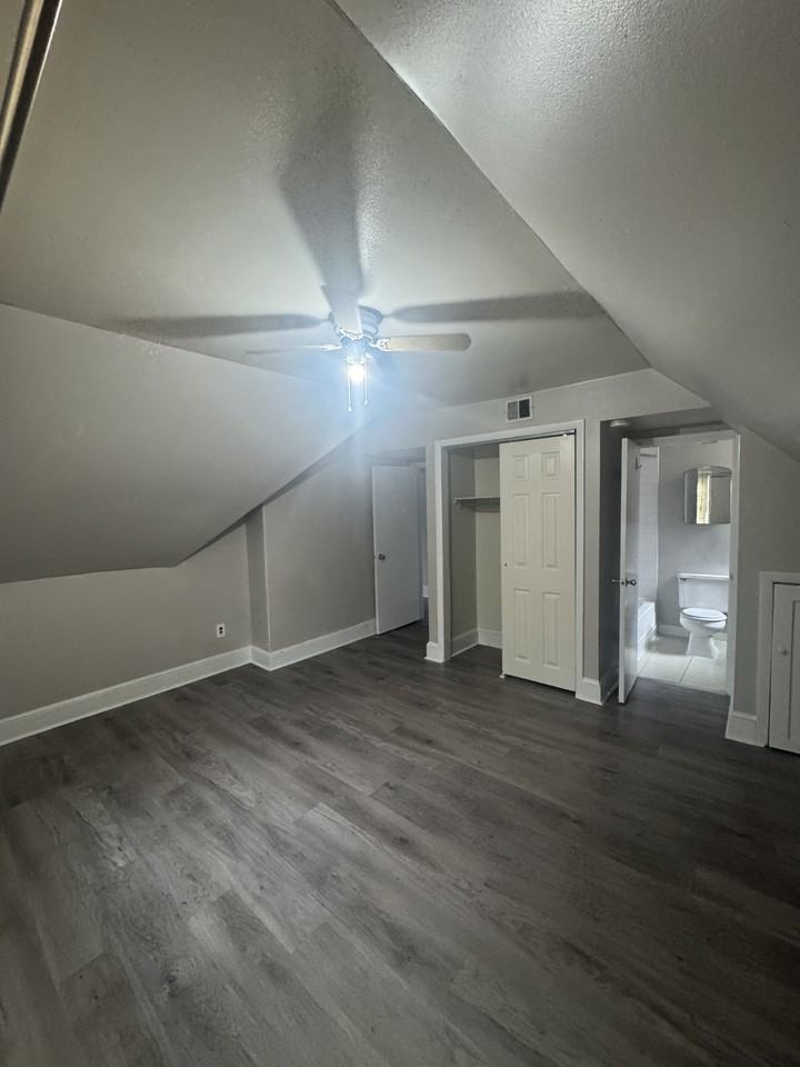 319 N. 33rd St. - Photo 4 of 20