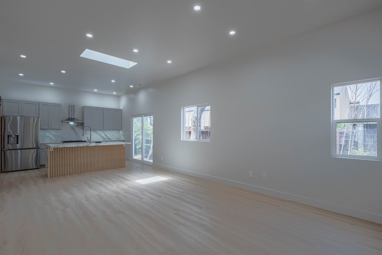 987 Harcourt Avenue - Photo 3 of 47