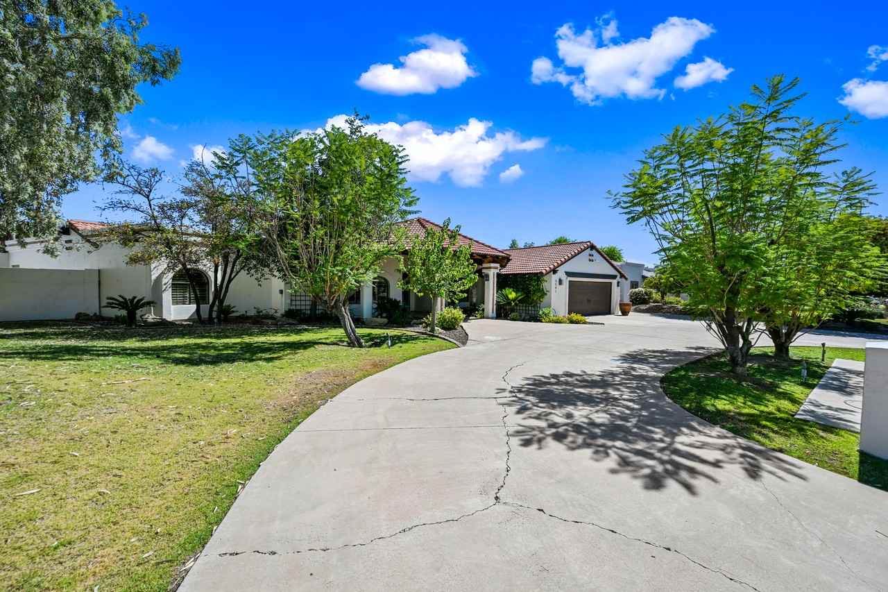 5541 East Crocus Drive - Photo 3 of 52