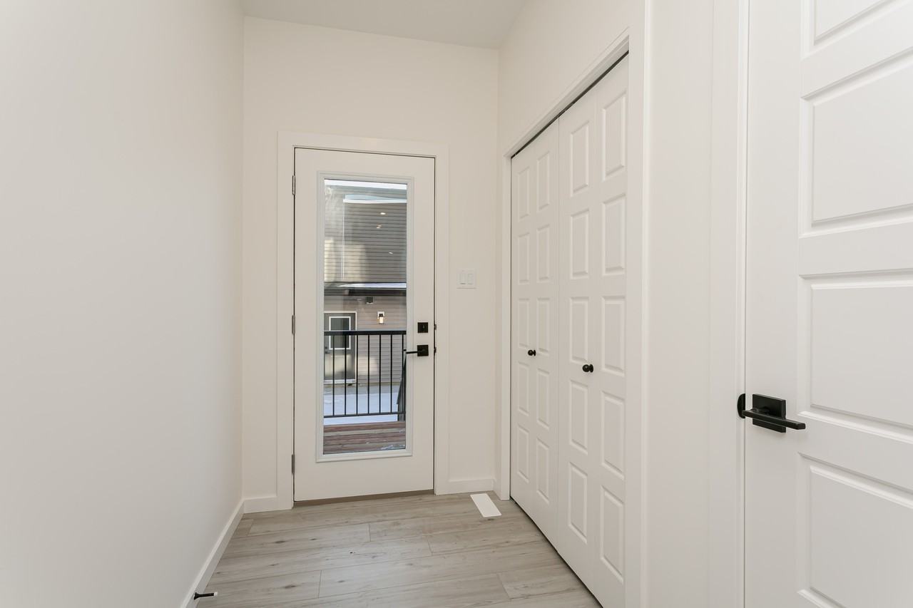 Holyrood 01 - Photo 7 of 9