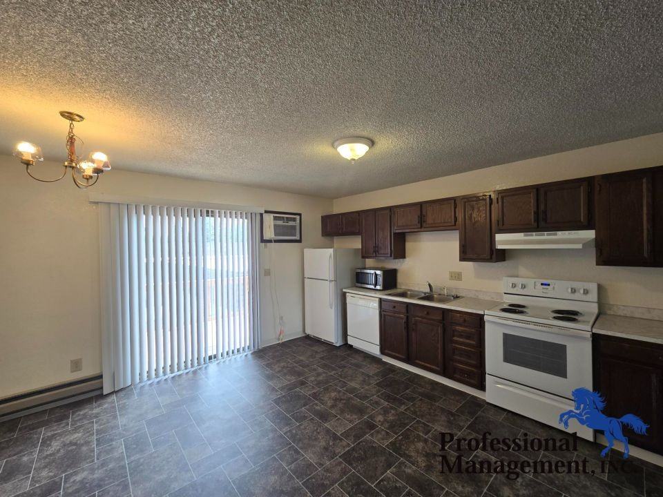 1361 Easy St #5 - Photo 3 of 8