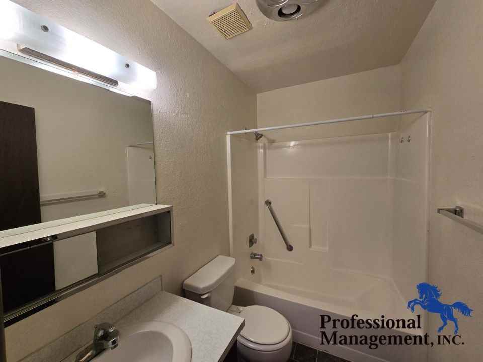 1361 Easy St #5 - Photo 6 of 8