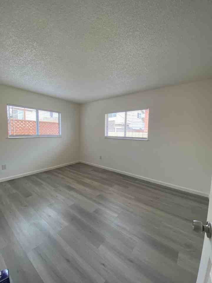 1016 11th Street - Photo 3 of 7