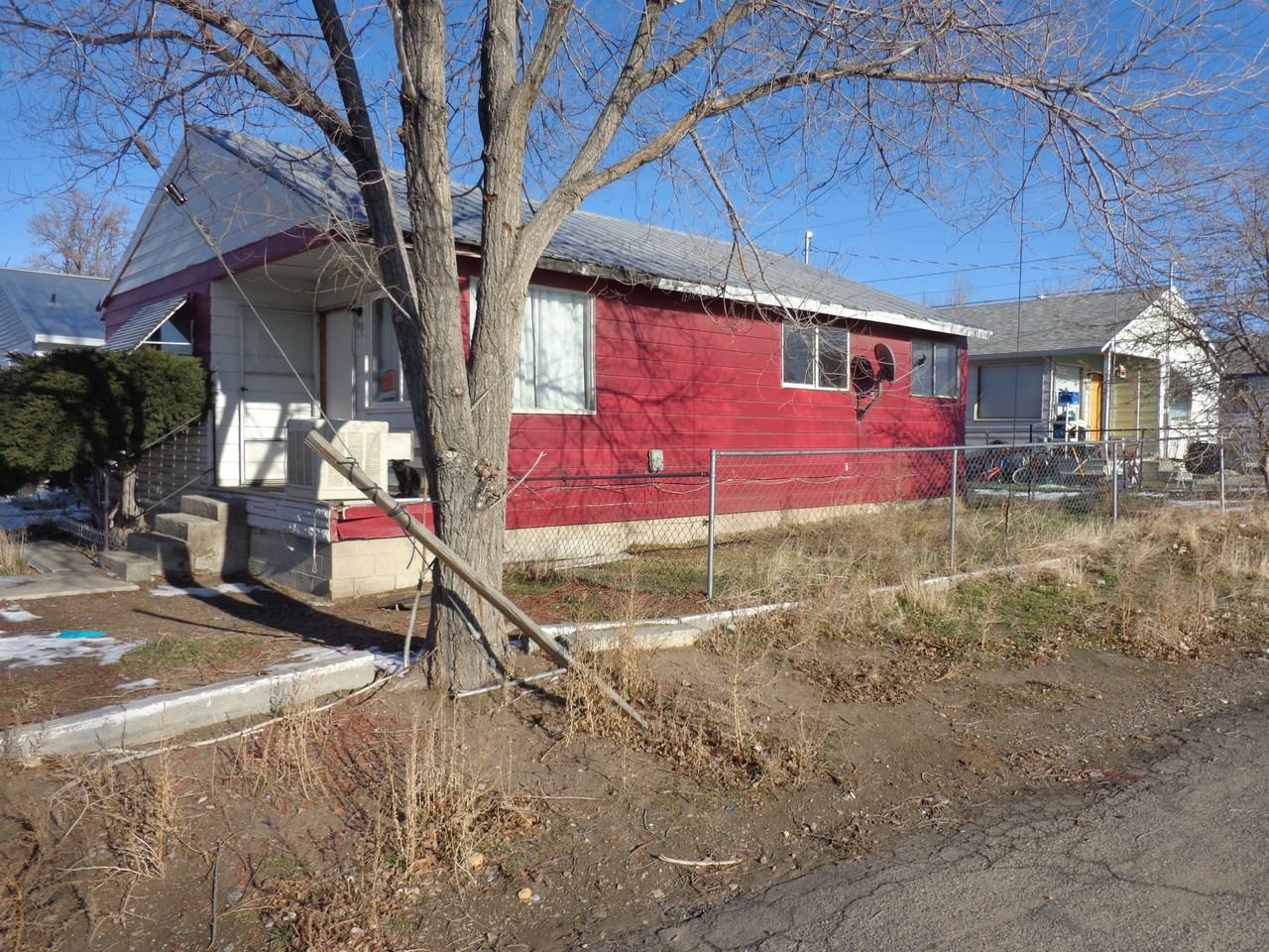 495 W 6th St - Photo 2 of 9