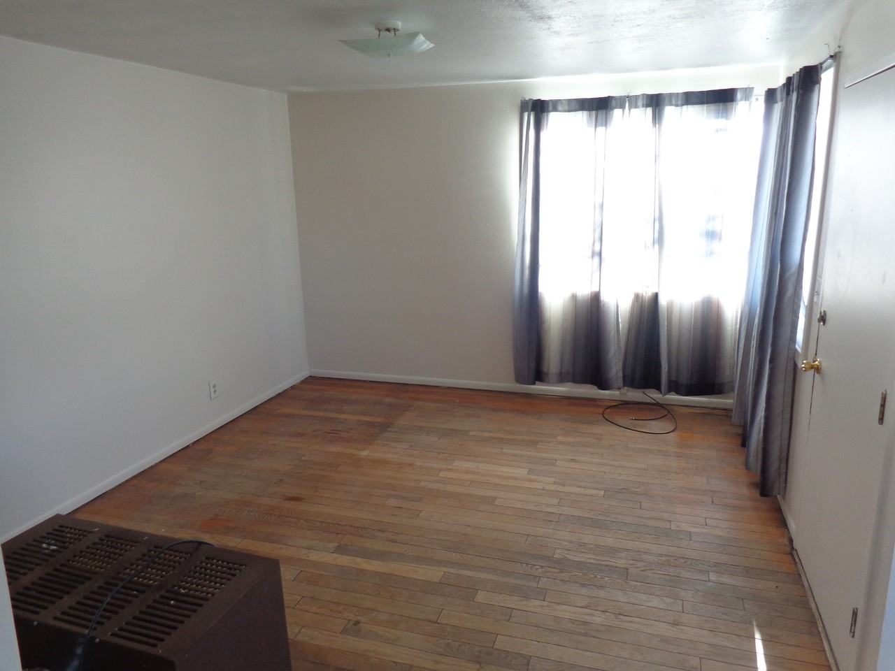 495 W 6th St - Photo 3 of 9