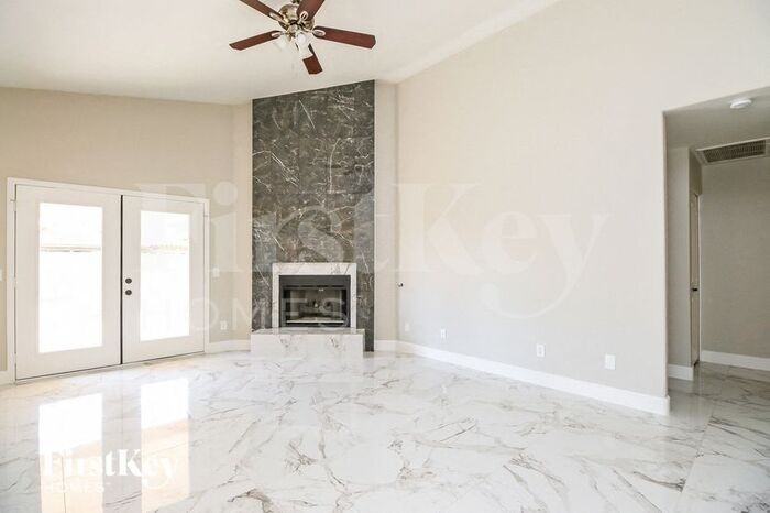 12229 W Windsor Ave - Photo 2 of 15