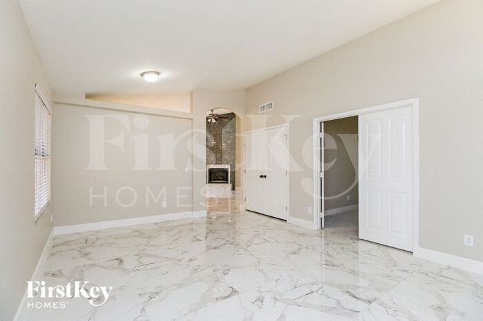 12229 W Windsor Ave - Photo 3 of 15