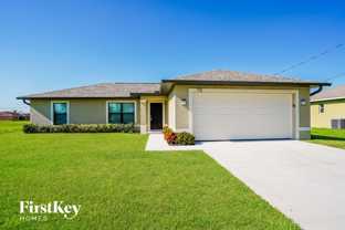 712 Ne Van Loon Ln - Photo 1 of 1